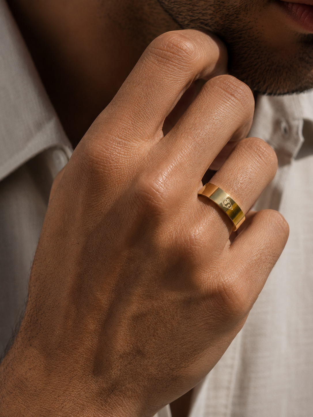 Bague Superman Dorée en Acier Inoxydable – Taille 21 (FR 66)