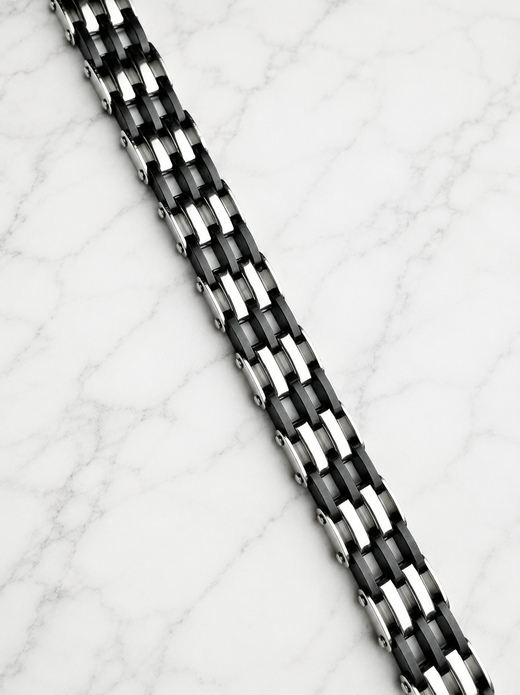 Bracelet acier et caoutchouc style gourmette – Présenté en écrin